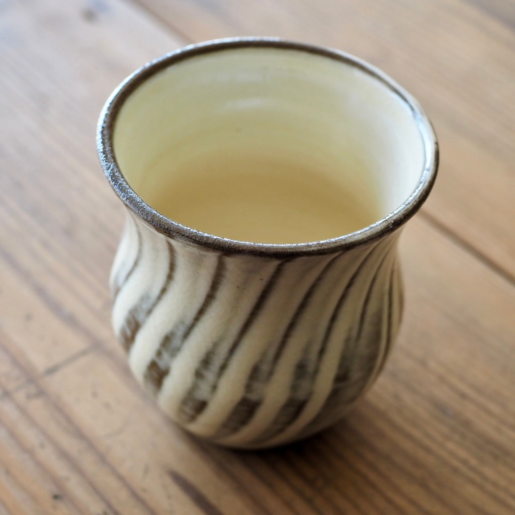 小鹿田焼 黒木昌伸窯 ひょうたんカップ(白・刷毛目)