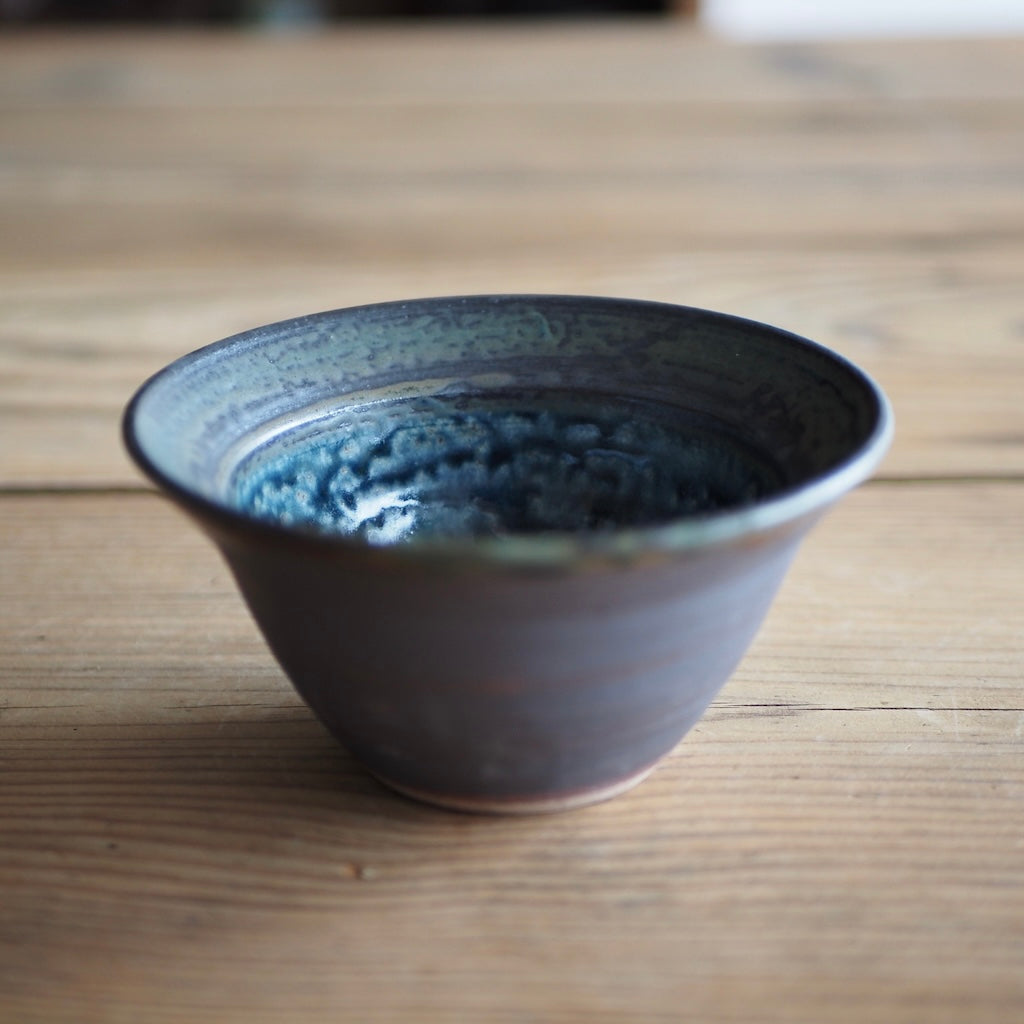 まゆみ窯 眞弓亮司 4寸かぶと鉢(呉須・いらぼ)
