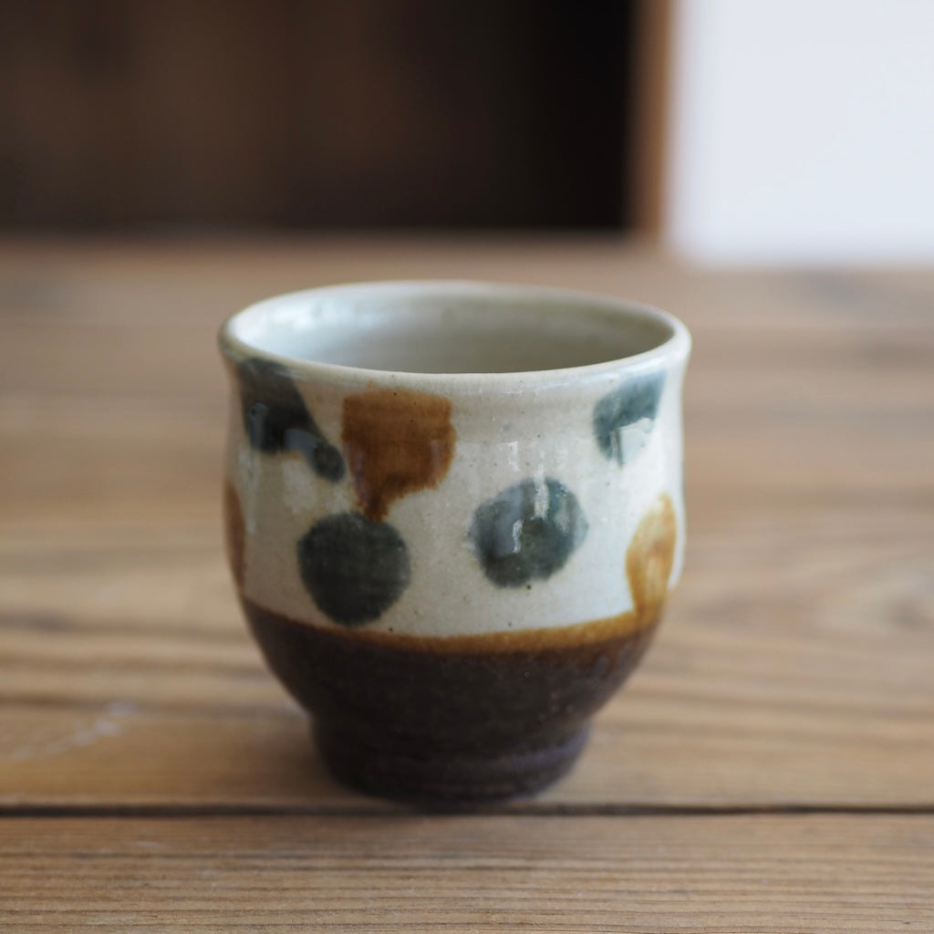 百草陶房 伊良部あゆ 次郎型湯呑(点打ち/飴・草呉須)