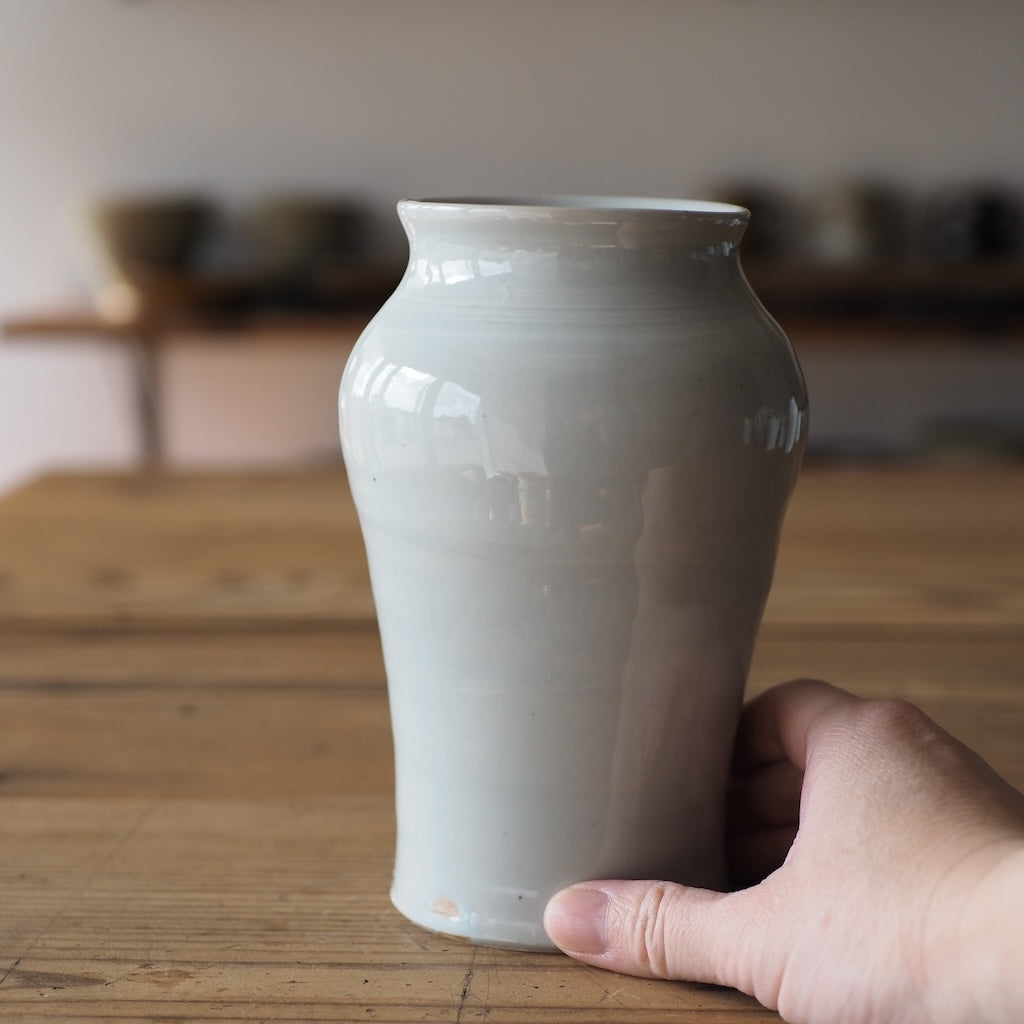 池本窯　池本惣一　白磁壺（ほんのりグレー）