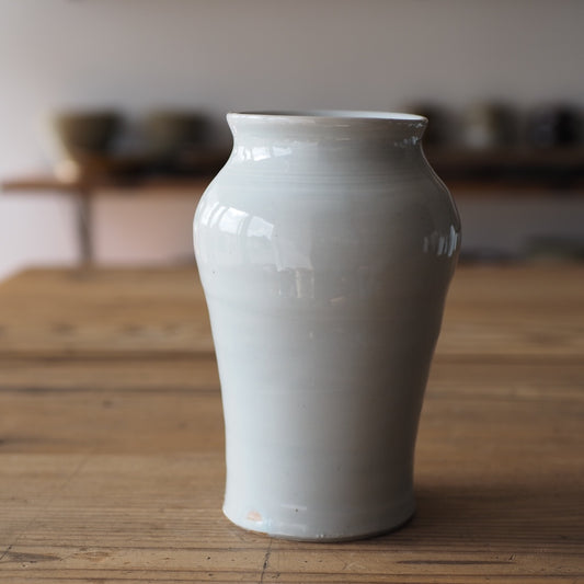 池本窯　池本惣一　白磁壺（ほんのりグレー）