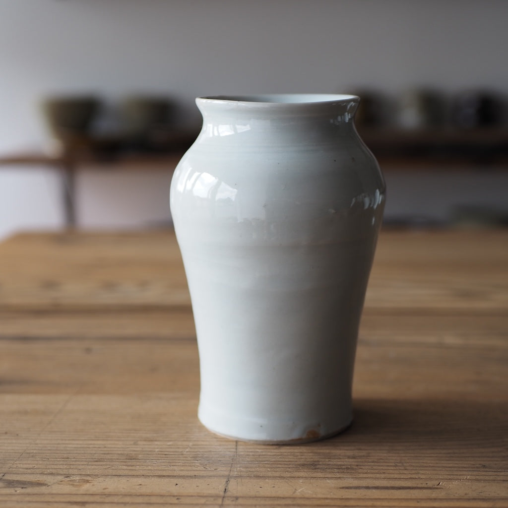 池本窯　池本惣一　白磁壺（ほんのりグレー）