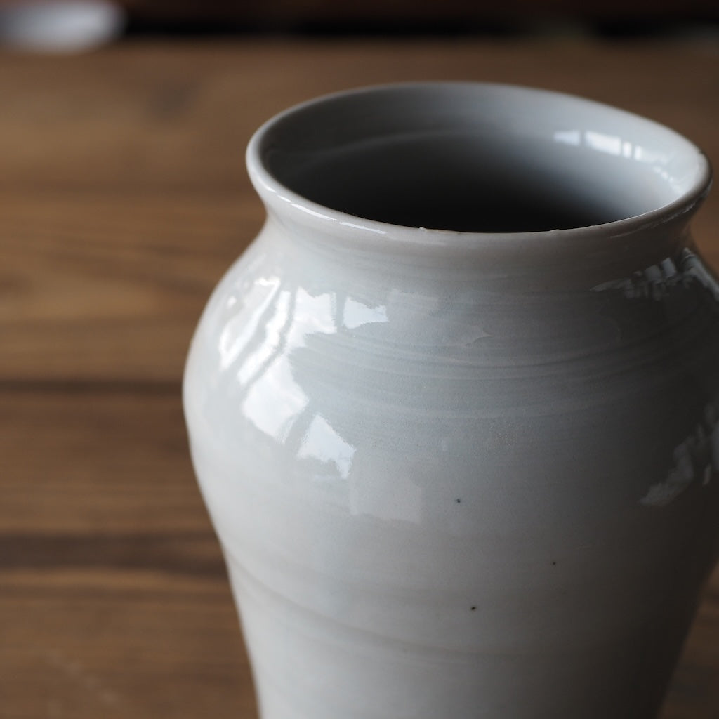 池本窯　池本惣一　白磁壺（ほんのりグレー）