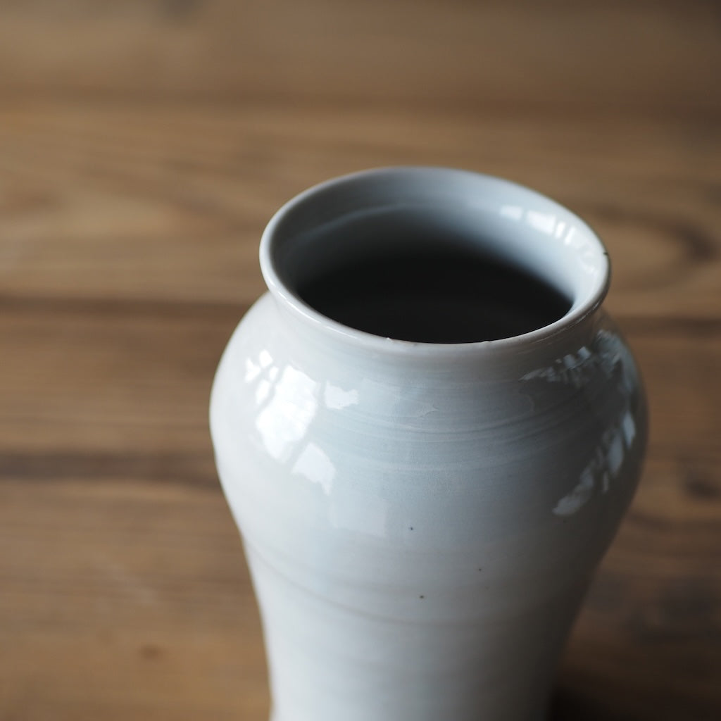 池本窯　池本惣一　白磁壺（ほんのりグレー）