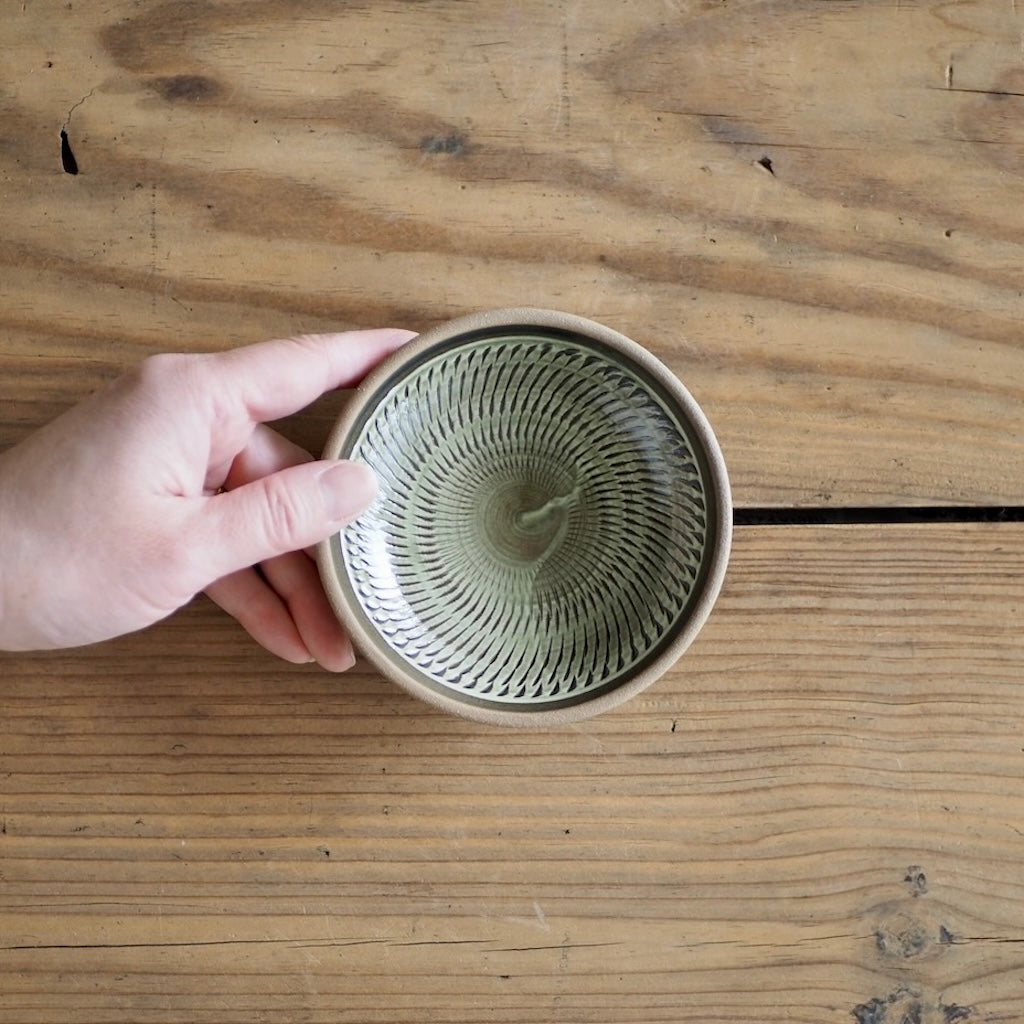 小鹿田焼　黒木昌伸窯　伏合わせ3.5寸角切立皿　 (緑・飛び鉋）