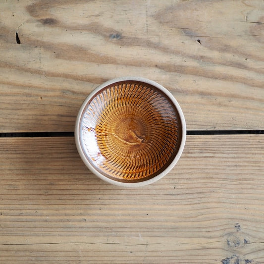 小鹿田焼　黒木昌伸窯　伏合わせ3.5寸角切立皿　 (飴・飛び鉋）