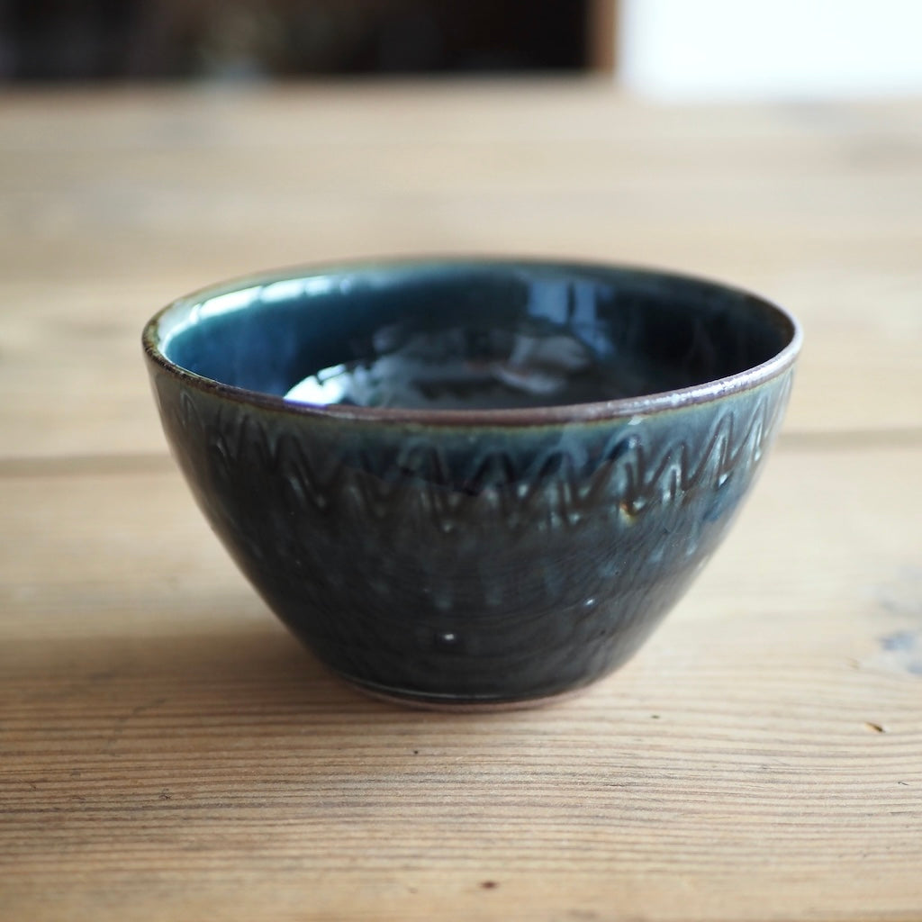 かじや窯　米原暁雄　4寸ボール（呉須波コーミング）