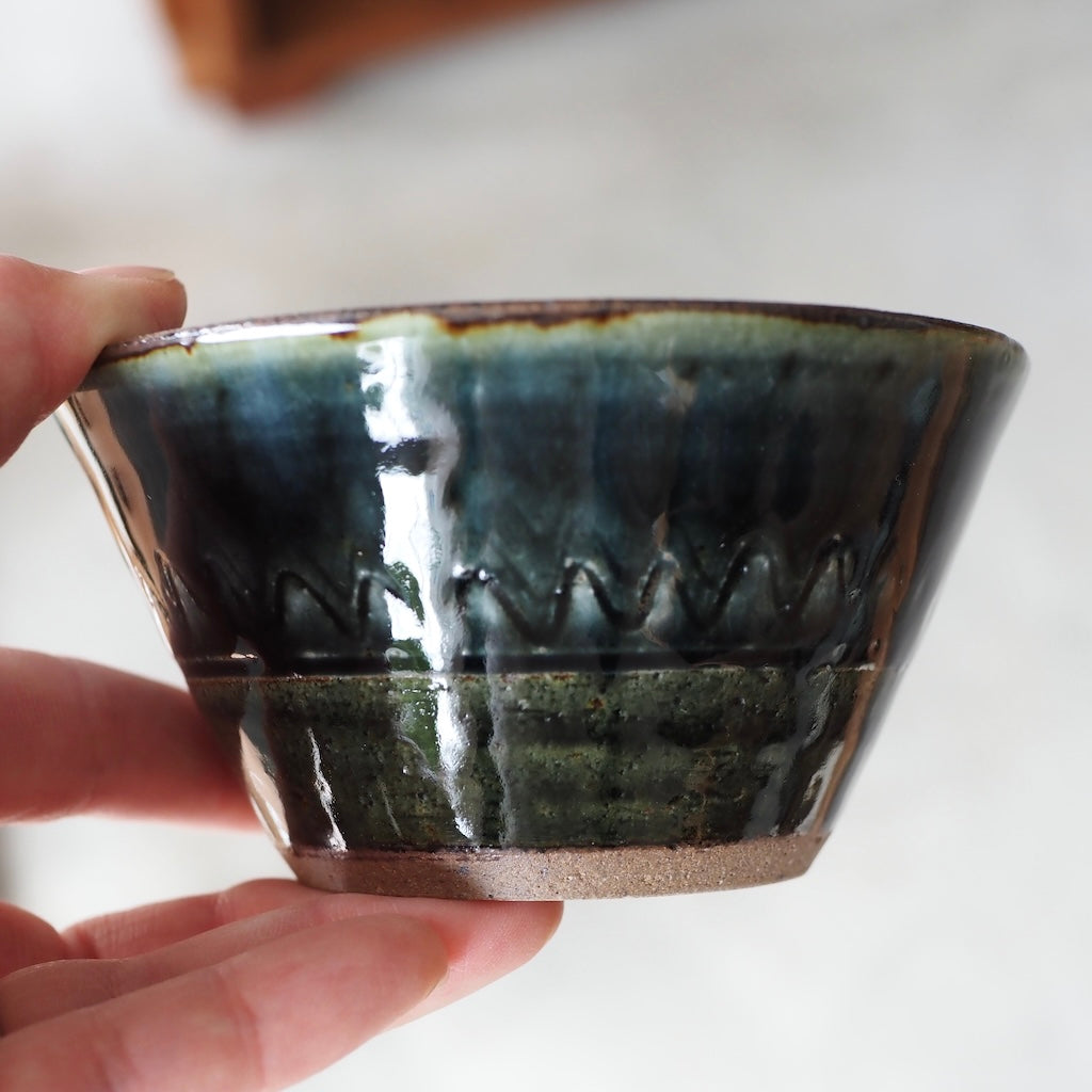 かじや窯　米原暁雄　切立小鉢（呉須波コーミング）