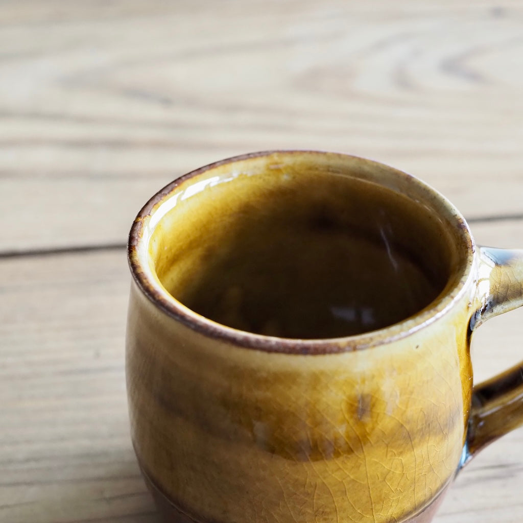 かじや窯　米原暁雄　樽形マグカップ(飴・茶）