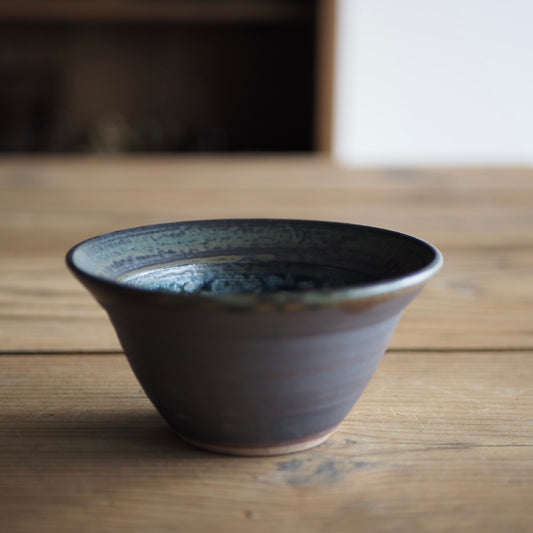 まゆみ窯　眞弓亮司　4寸かぶと鉢（呉須・いらぼ）