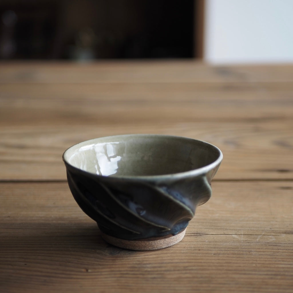 まゆみ窯　眞弓亮司　斜目鎬飯碗（小）（呉須）