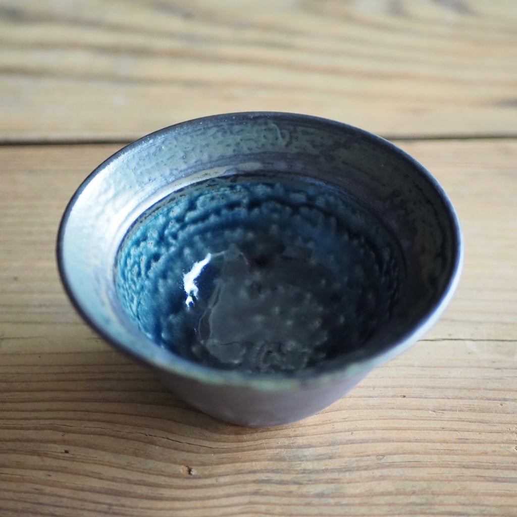 まゆみ窯　眞弓亮司　4寸かぶと鉢（呉須・いらぼ）