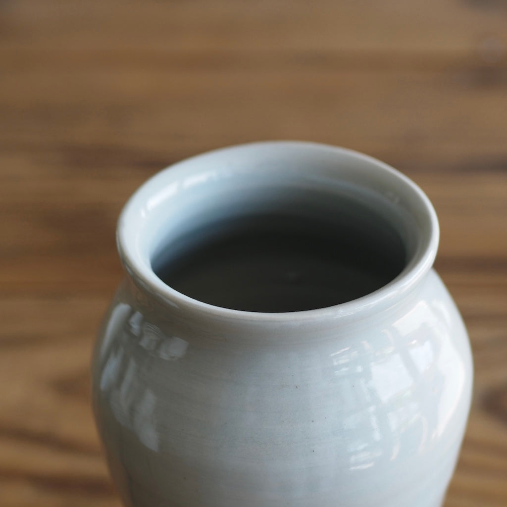 池本窯　池本惣一　白磁壺（ほんのりグレー）