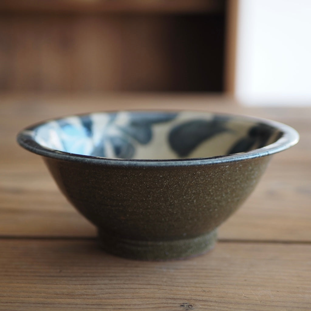 百草陶房　伊良部あゆ　5寸ワンブー　（唐草/呉須）