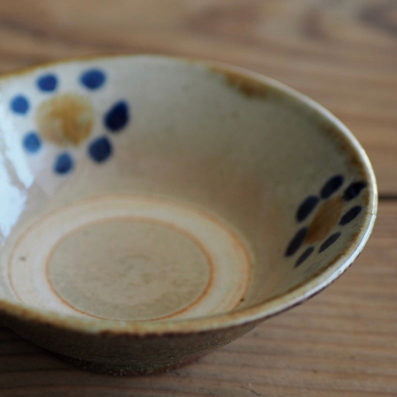 百草陶房　伊良部あゆ　４寸安南鉢（梅紋/飴・コバルト）