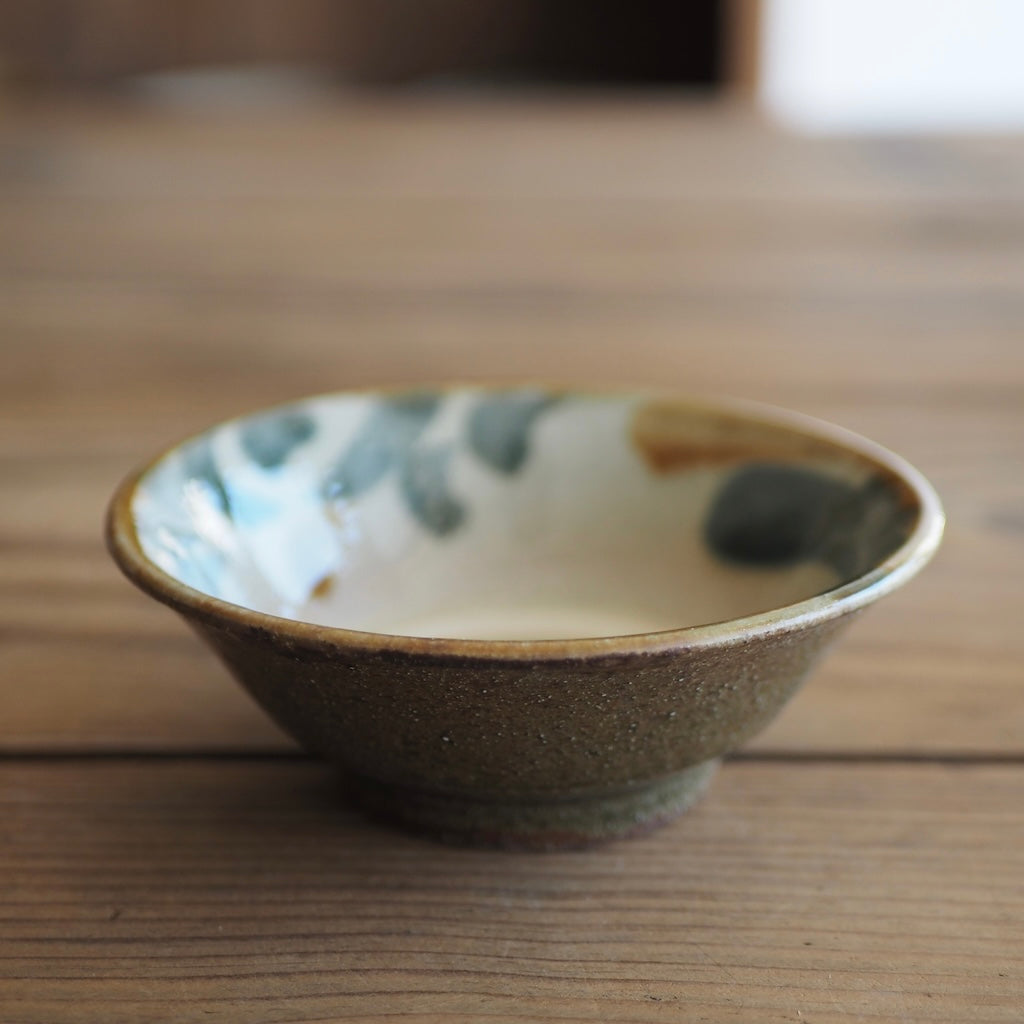 百草陶房　伊良部あゆ　４寸安南鉢（唐草/草呉須・飴）