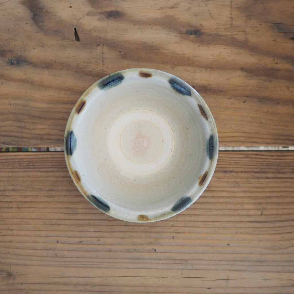 百草陶房　伊良部あゆ　４寸ワンブー　（点打ち/草呉須・飴）