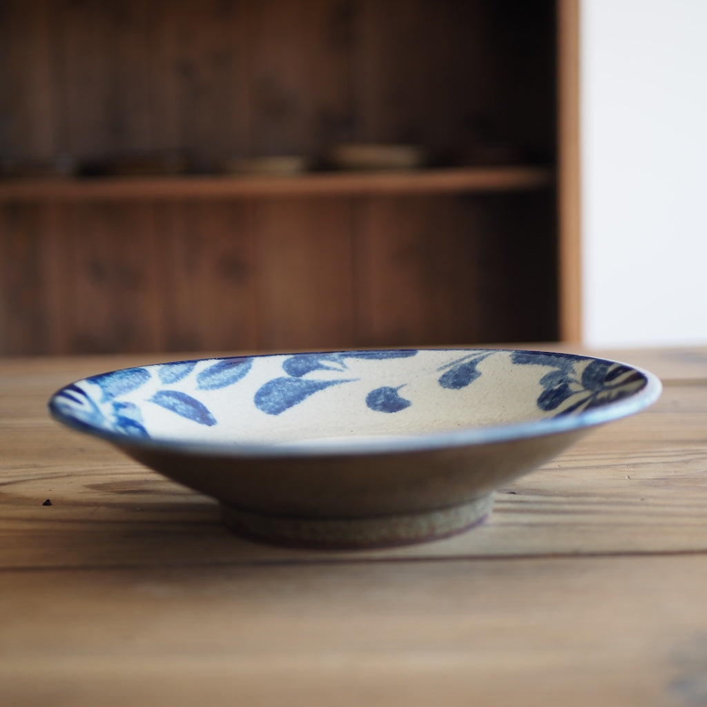 百草陶房　伊良部あゆ　7寸皿（唐草/コバルト）