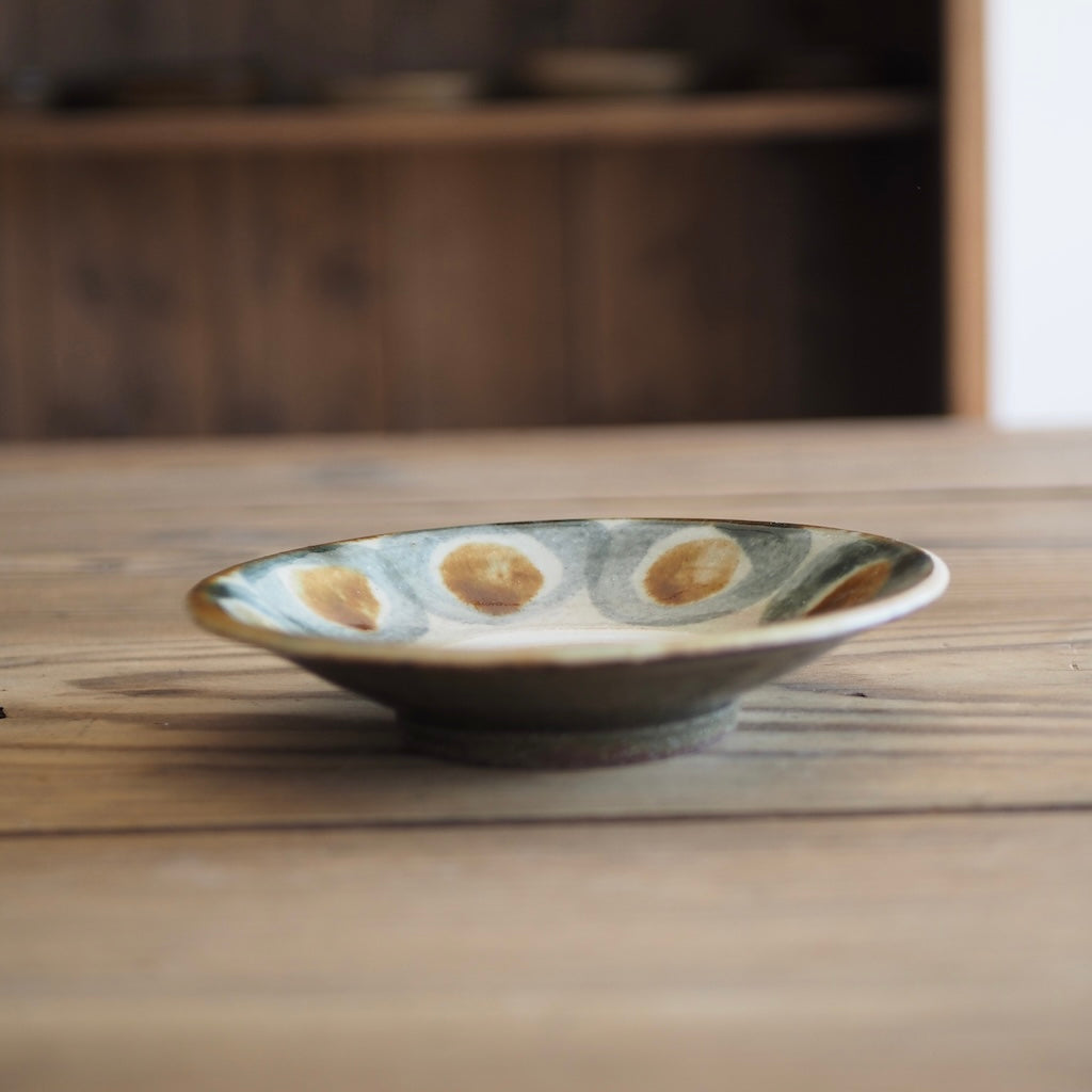 百草陶房　伊良部あゆ　５寸皿（丸紋/草呉須・飴）