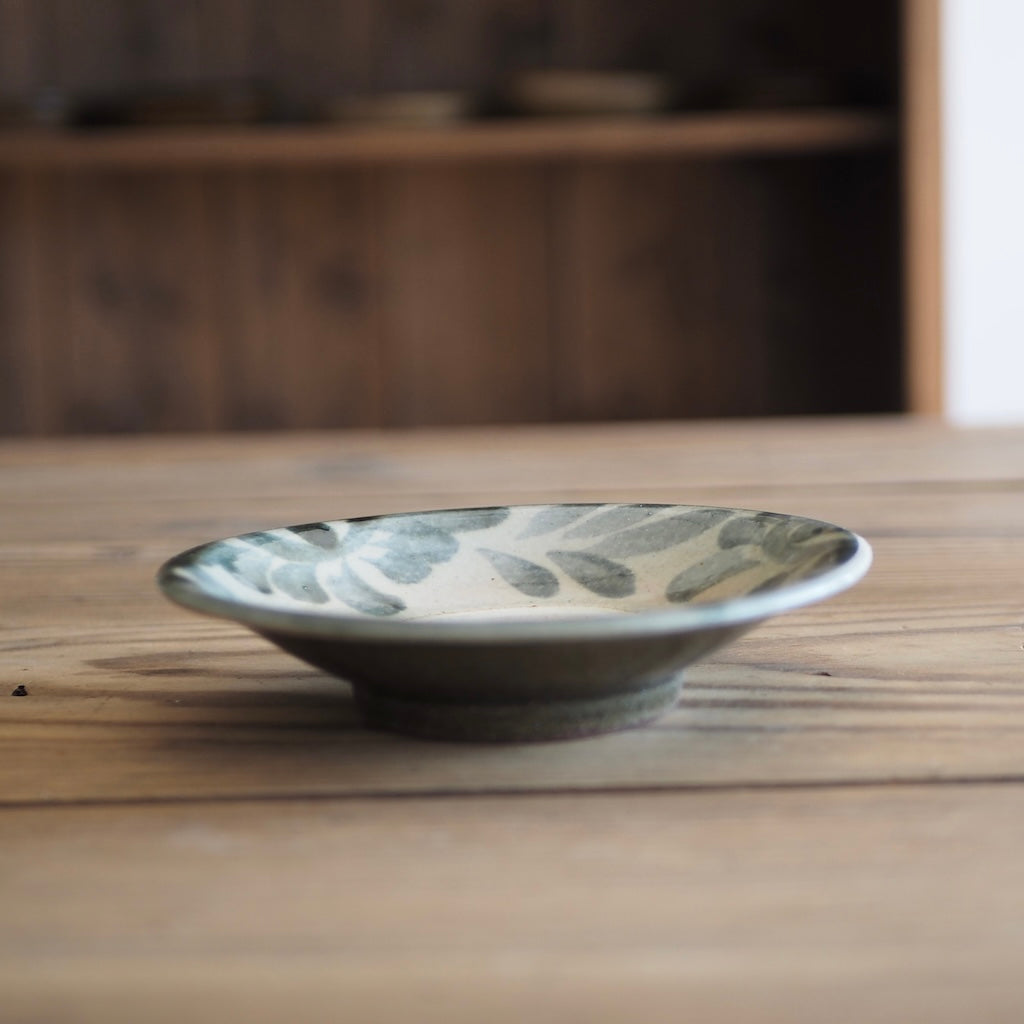 百草陶房　伊良部あゆ　５寸皿（唐草/草呉須）