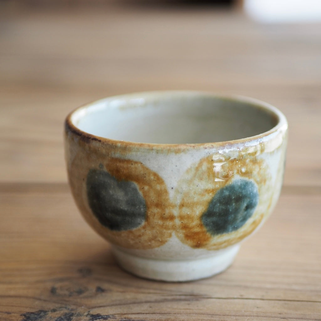 百草陶房　伊良部あゆ　丸湯呑（丸紋/飴・草呉須）