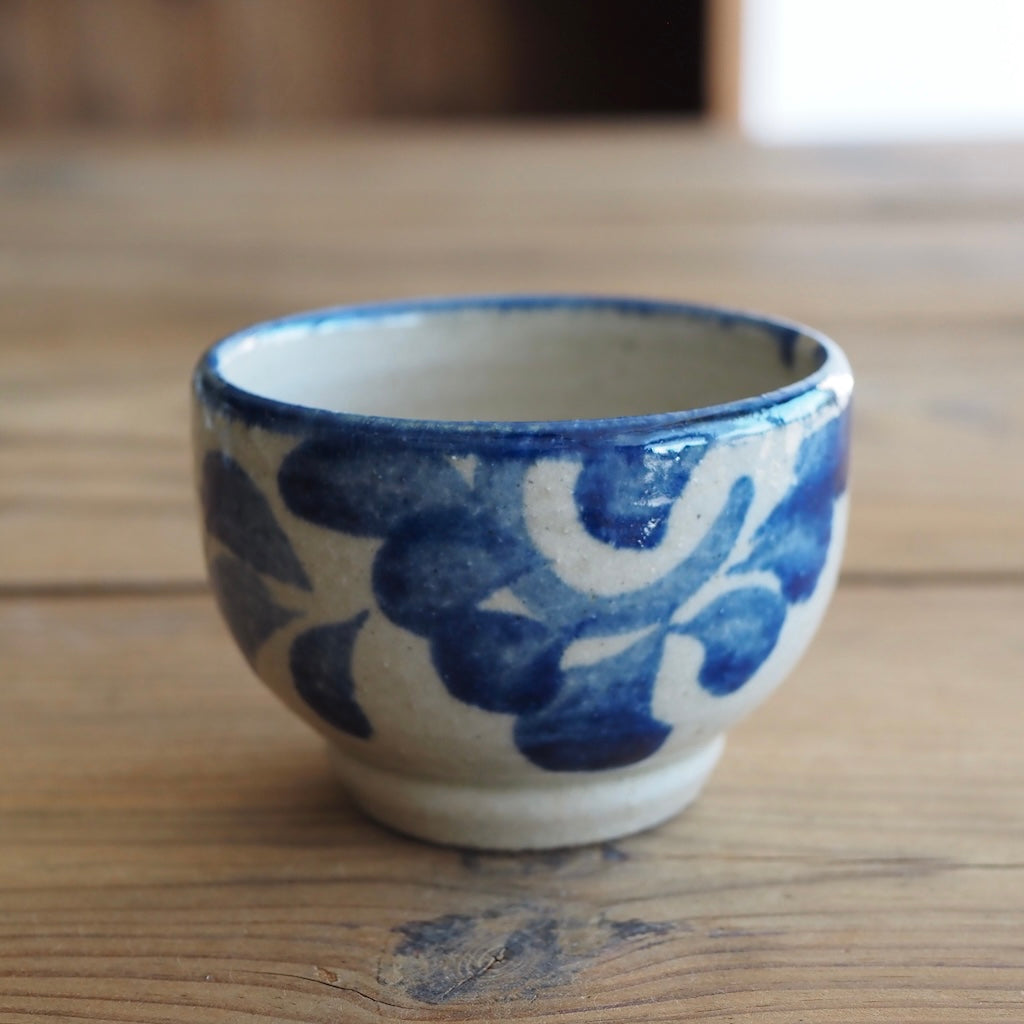 百草陶房　伊良部あゆ　丸湯呑（唐草/コバルト）