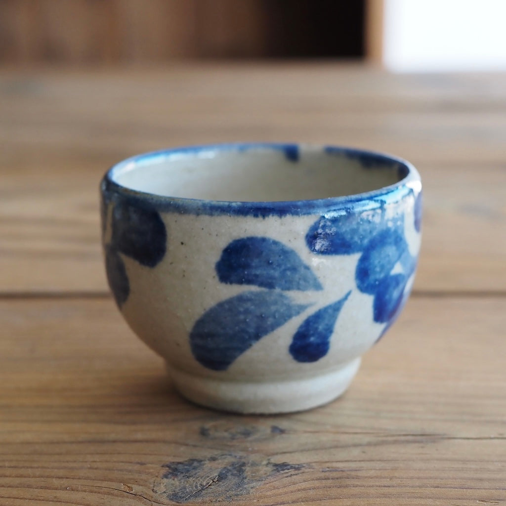 百草陶房　伊良部あゆ　丸湯呑（唐草/コバルト）
