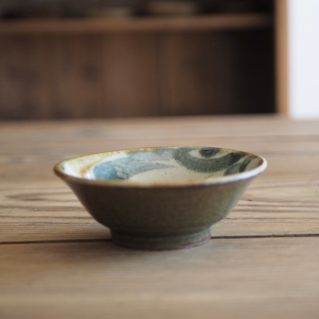 百草陶房　伊良部あゆ　４寸安南鉢（唐草/草呉須・飴）