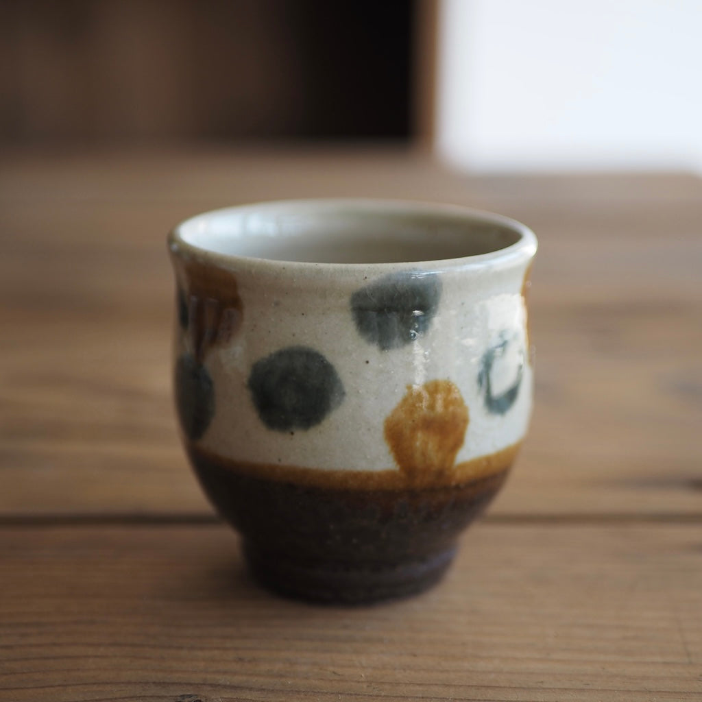 百草陶房　伊良部あゆ　次郎型湯呑（点打ち/飴・草呉須）