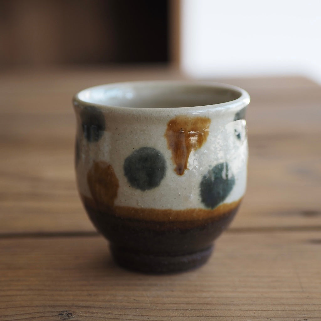 百草陶房　伊良部あゆ　次郎型湯呑（点打ち/飴・草呉須）