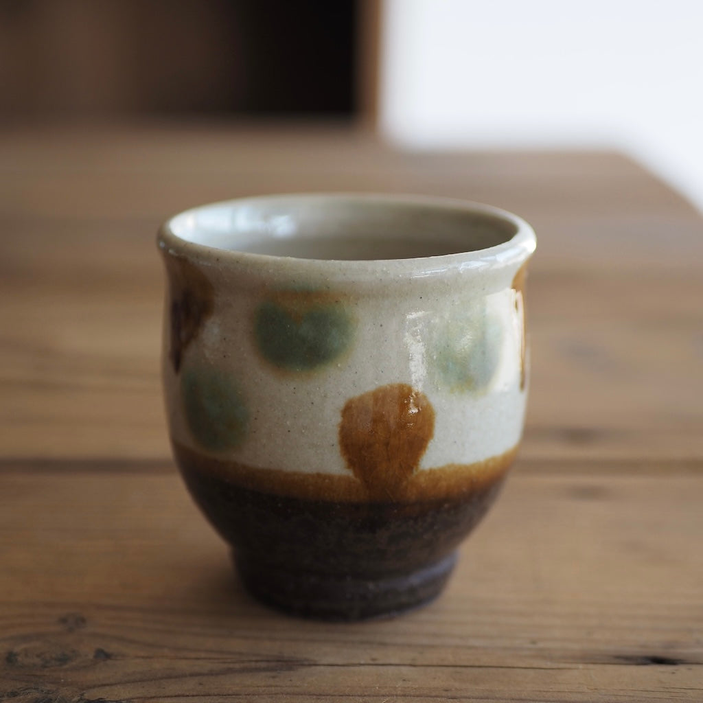 百草陶房　伊良部あゆ　次郎型湯呑（点打ち/飴・オーグスヤー）