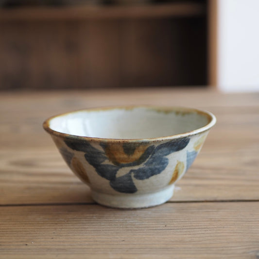 百草陶房　伊良部あゆ　４.５寸マカイ（唐草/呉須・飴）