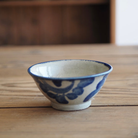 百草陶房　伊良部あゆ　４寸マカイ（唐草/コバルト）