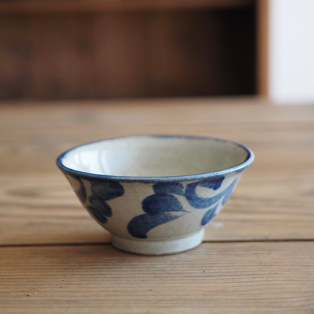 百草陶房　伊良部あゆ　４寸マカイ（唐草/コバルト）