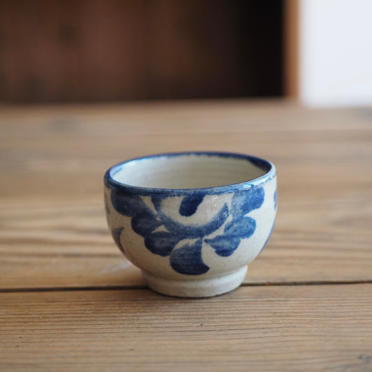 百草陶房　伊良部あゆ　丸湯呑（唐草/コバルト）